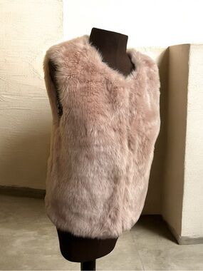 Forever 21 Blush Pink Faux Fur Vest